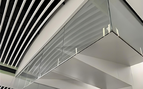 伊州玻璃挡烟垂壁