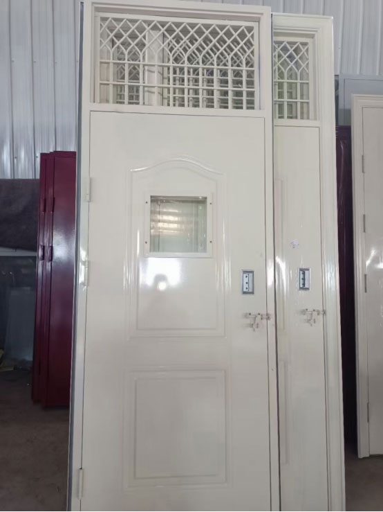 伊州学校教室门 伊州学校教室门