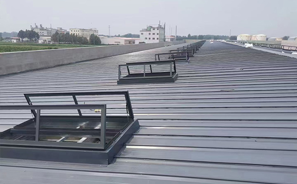 某中学室内体育馆伊州排烟窗改造项目