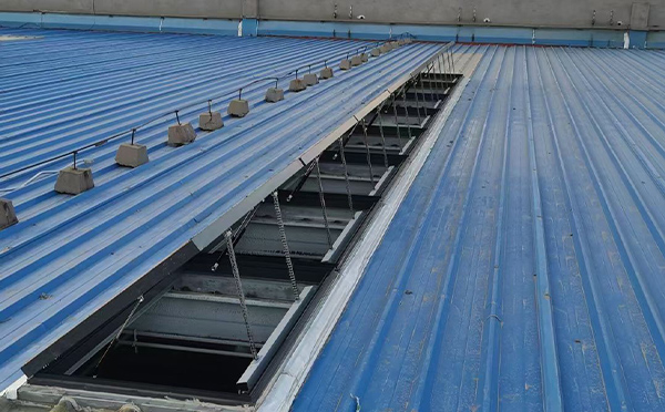 某城市大型商业综合体中庭伊州排烟窗工程