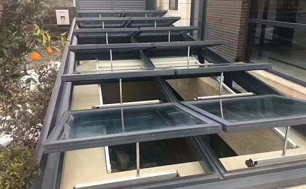 某轨道交通车辆维修车间伊州排烟窗应用