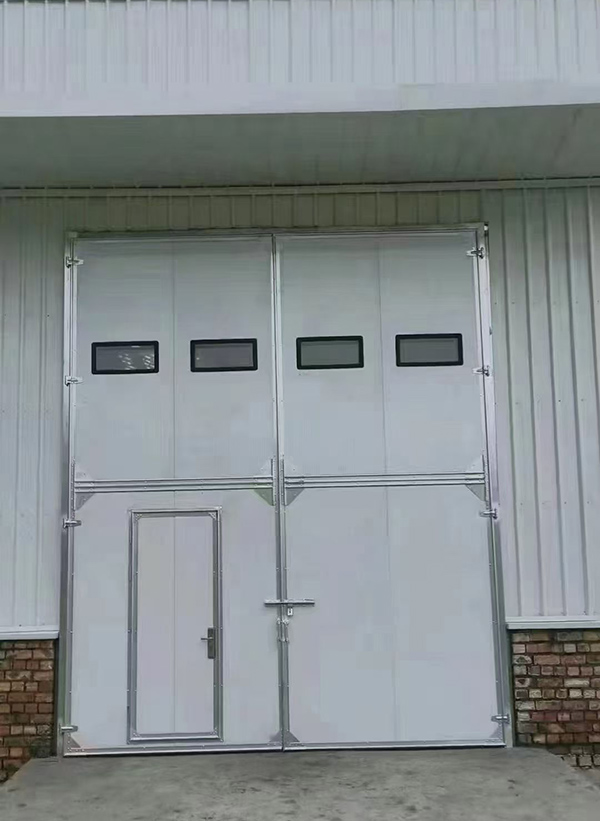 伊州工业门在设备装配车间出入口的实施记录